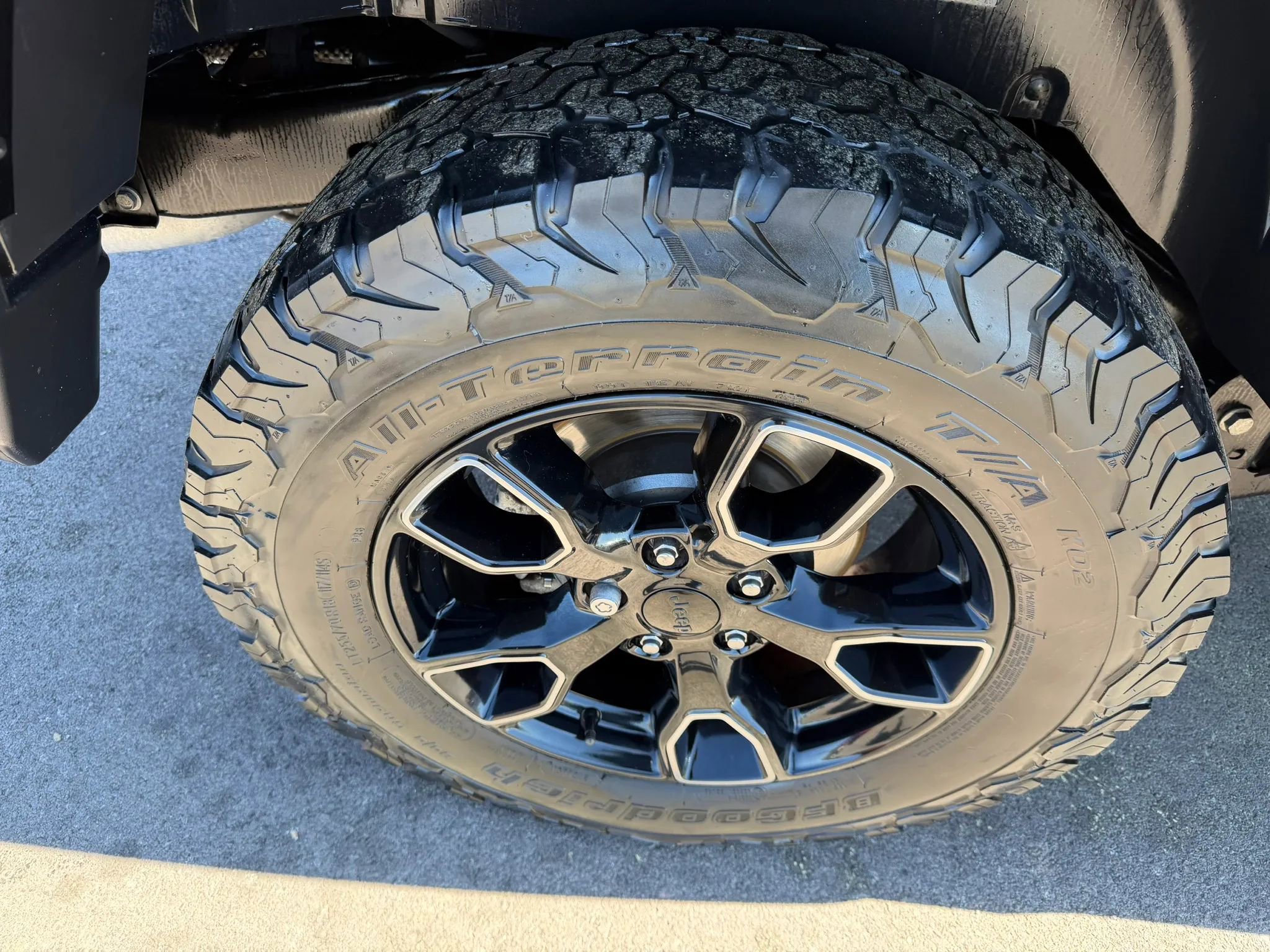 Used 2017 Jeep Wrangler Unlimited Sahara AWD/4WD image 17
