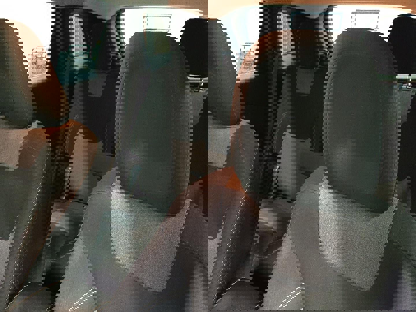 Used 2018 Jeep Cherokee Latitude w/ Cold Weather Group image 17