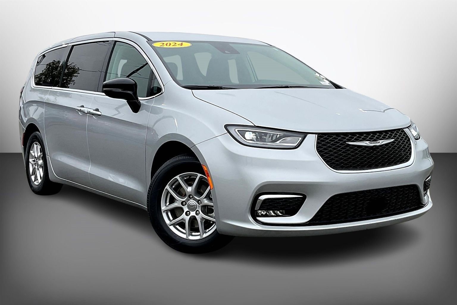 Certified 2024 Chrysler Pacifica Touring-L