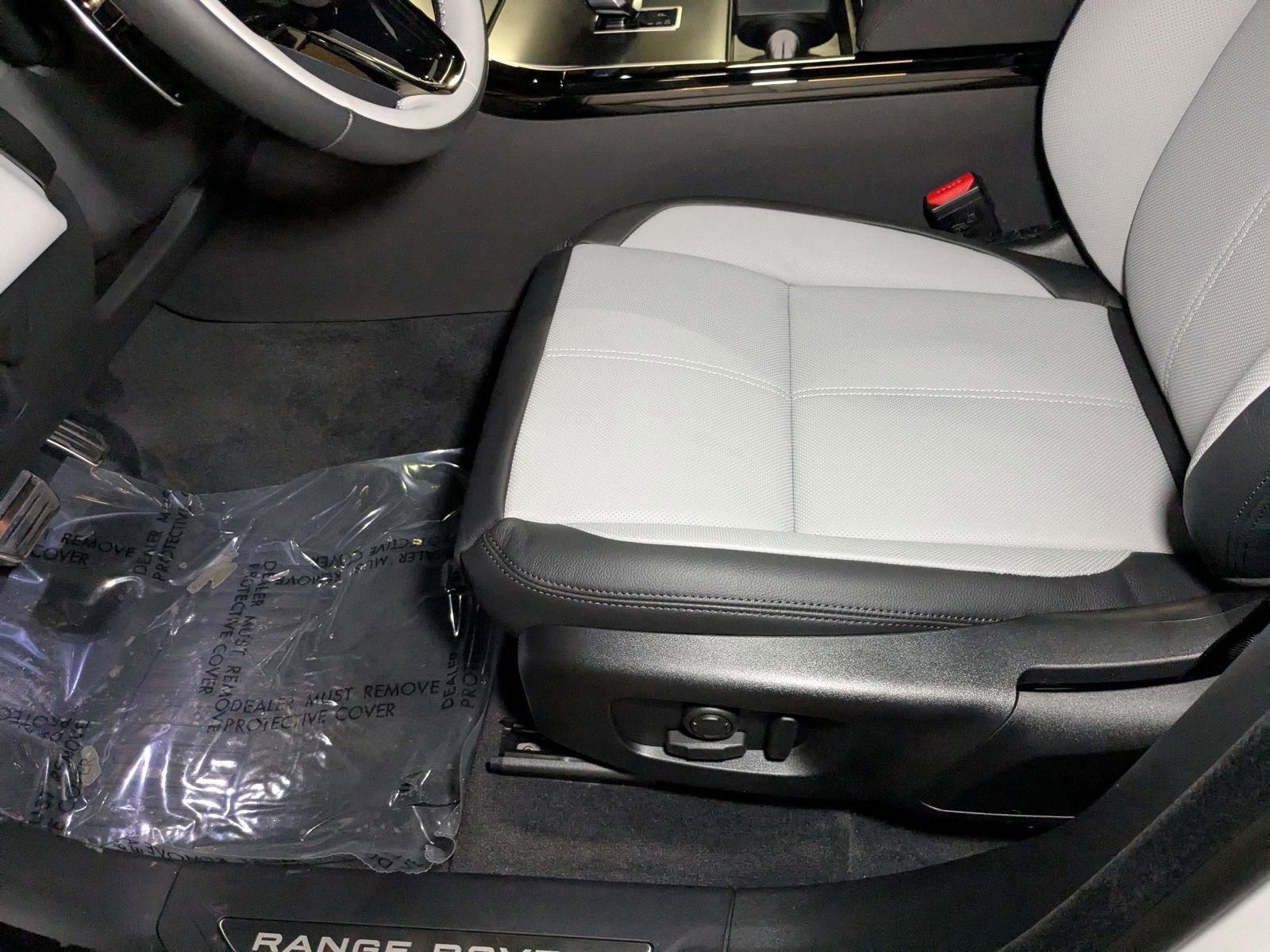 New 2026 Land Rover Range Rover Velar Dynamic SE image 4