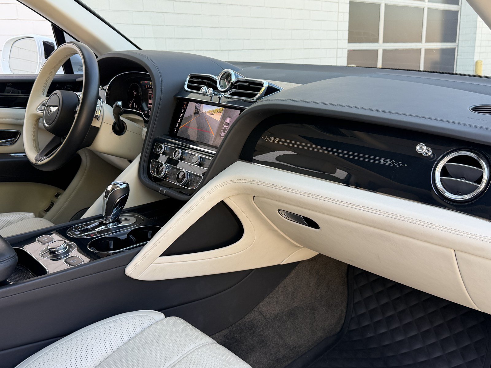 Certified 2023 Bentley Bentayga Extended Wheelbase AWD/4WD image 2