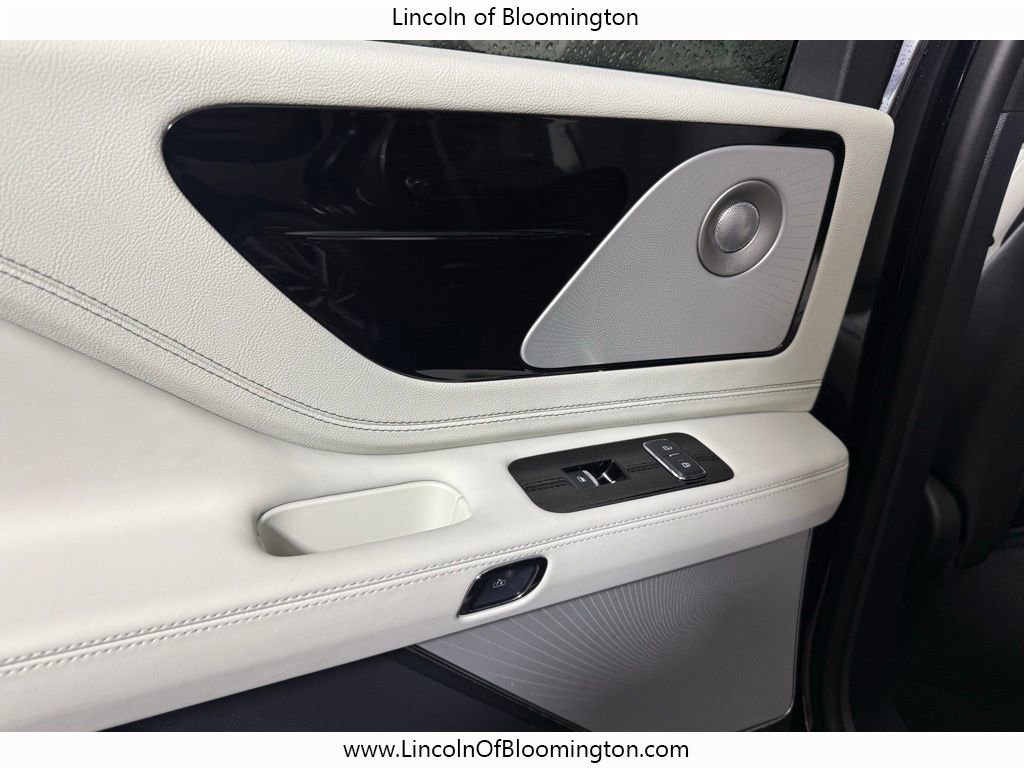 New 2026 Lincoln Aviator Black Label w/ Jet Appearance Package AWD/4WD image 46
