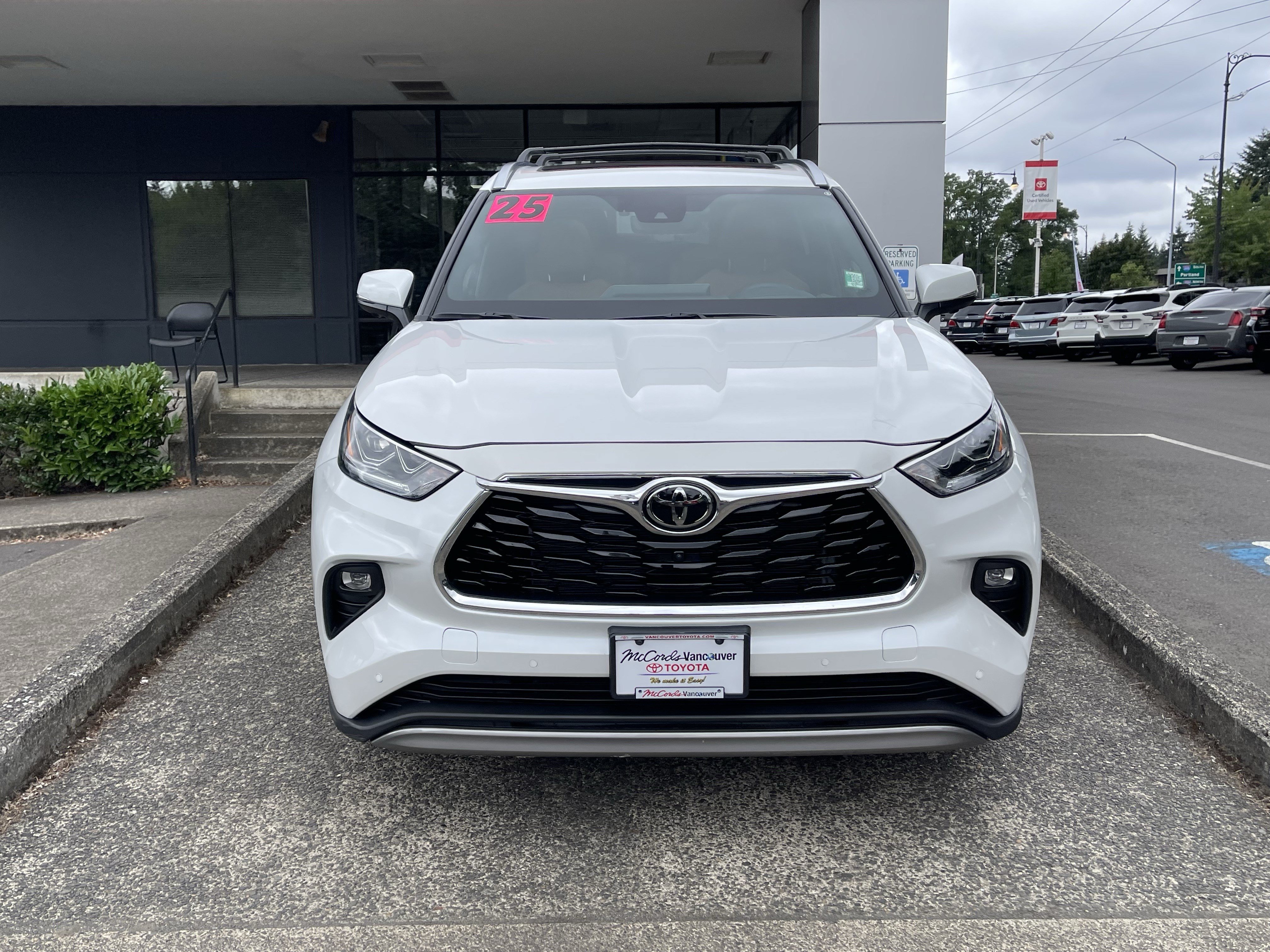 Certified 2025 Toyota Highlander Platinum AWD/4WD image 2