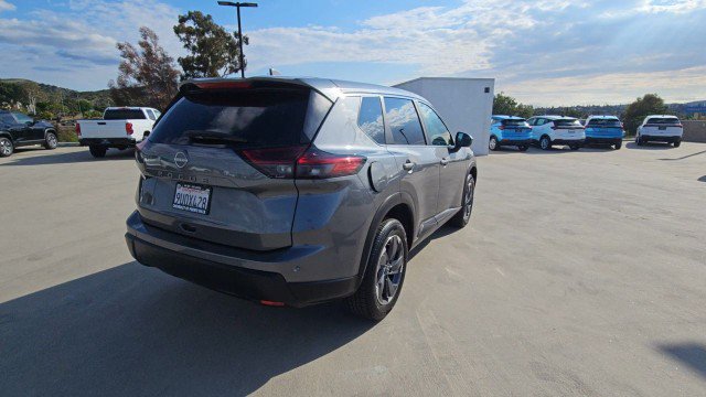 Used 2026 Nissan Rogue SV FWD image 8