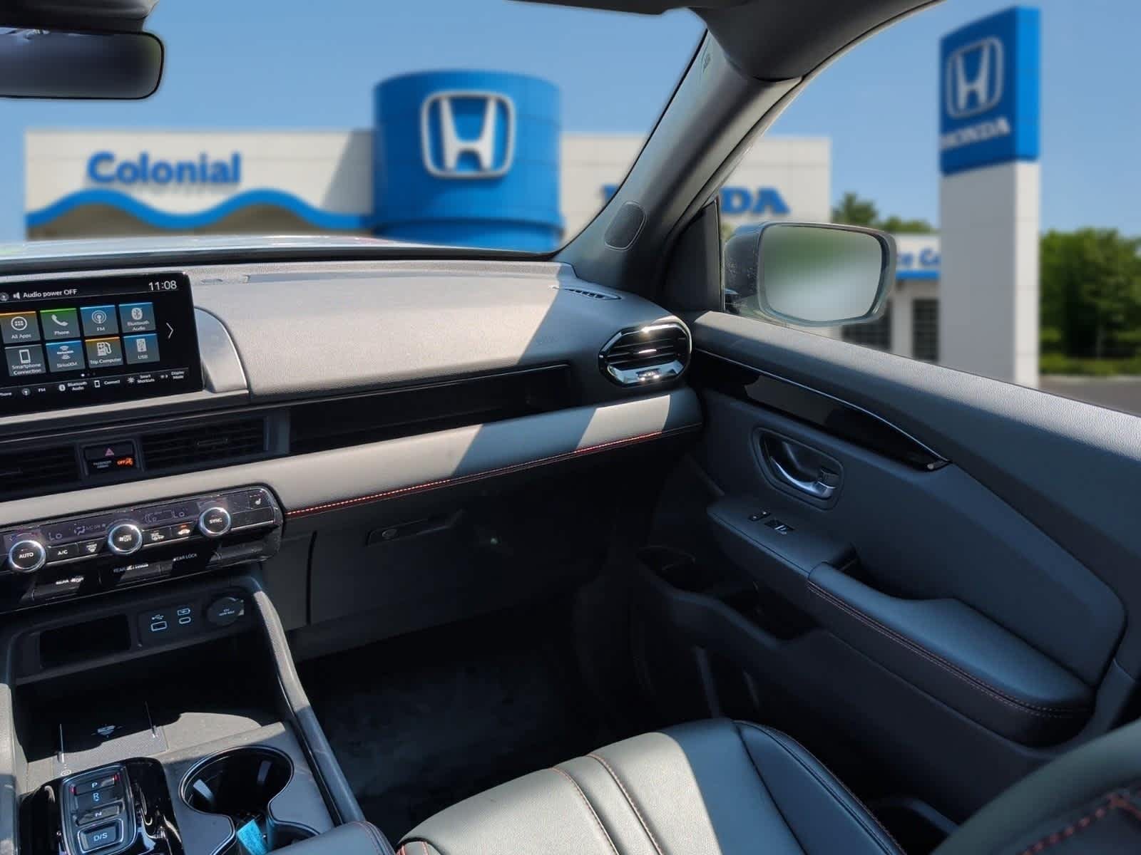 Used 2025 Honda Pilot TrailSport image 29
