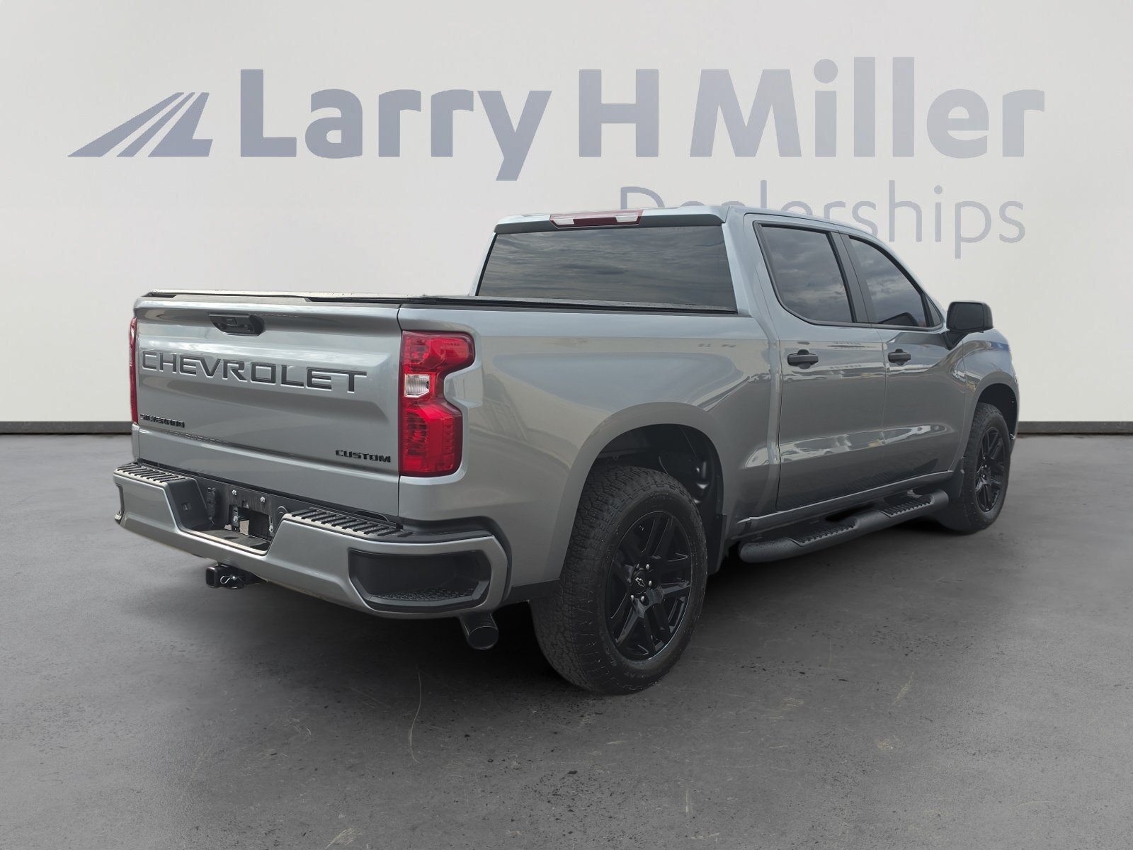 Used 2026 Chevrolet Silverado 1500 Custom w/ Turbomax Blackout Package RWD image 5