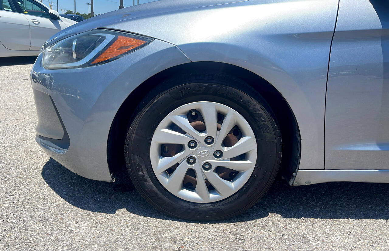 Used 2017 Hyundai Elantra SE image 22