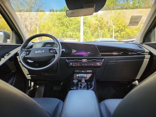 Used 2023 Kia Niro EX image 8