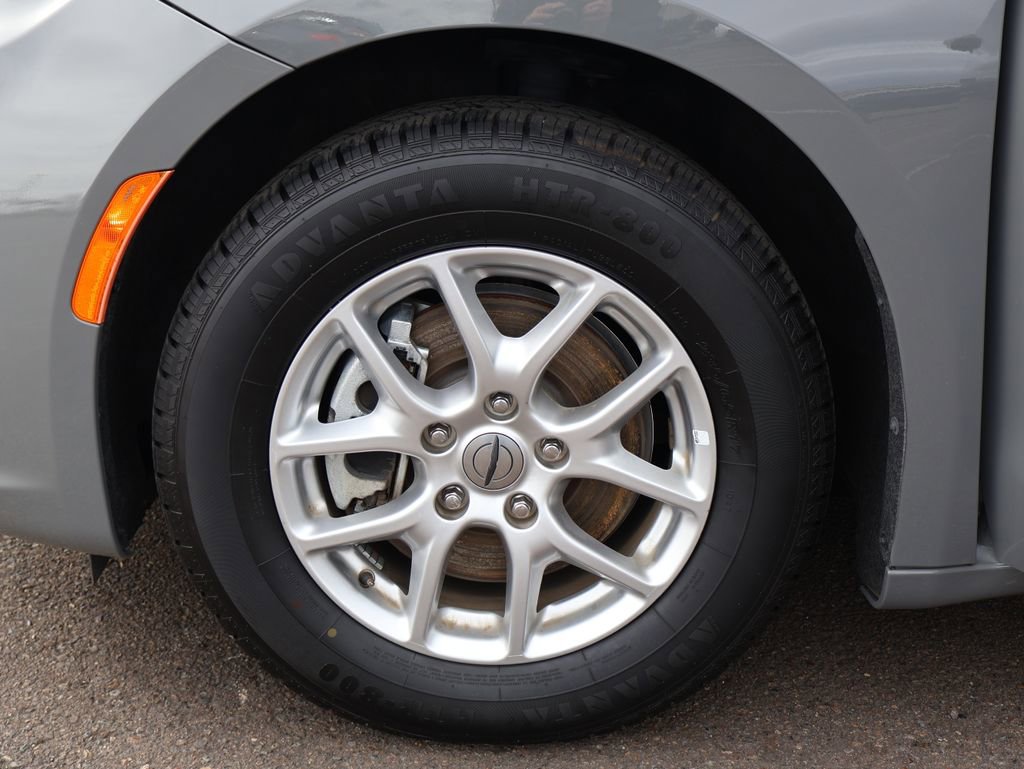 Used 2023 Chrysler Pacifica Touring-L image 37