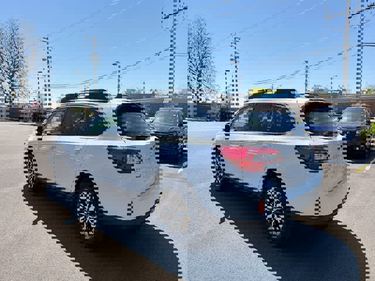 Used 2017 Subaru Outback 3.6R Limited image 11