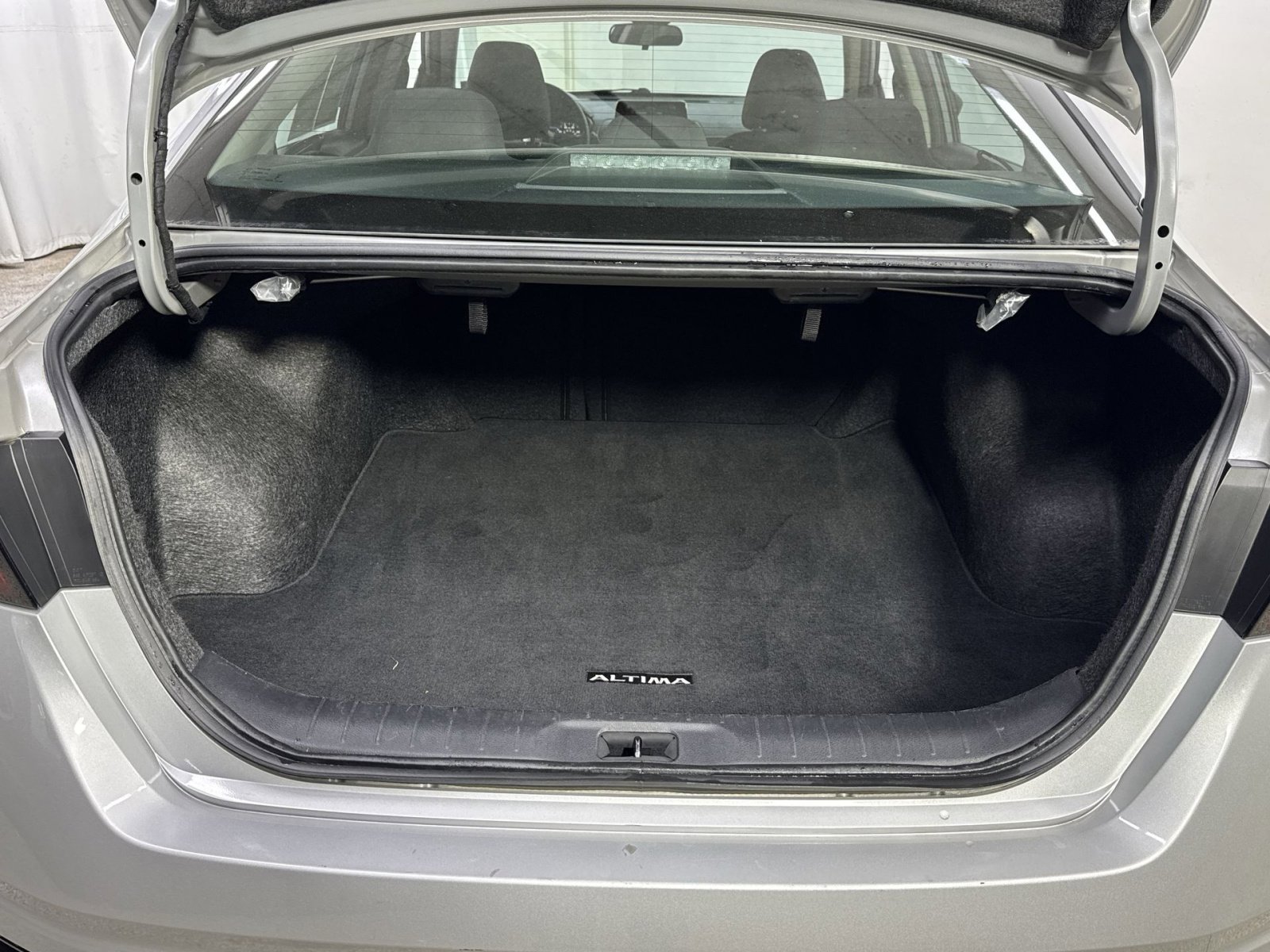Used 2023 Nissan Altima 2.5 SV FWD image 37