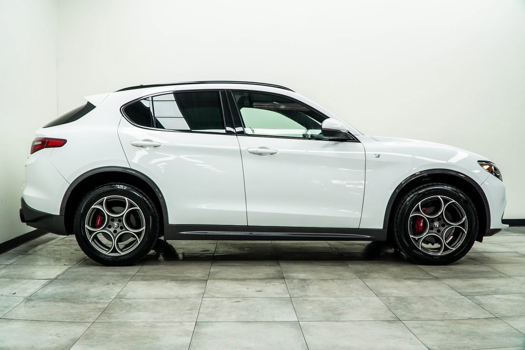 Used 2022 Alfa Romeo Stelvio Ti image 9