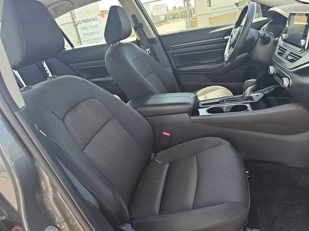 Used 2024 Nissan Altima 2.5 SV FWD image 10