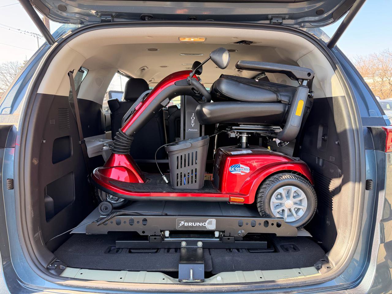 Used 2024 Kia Carnival EX image 21