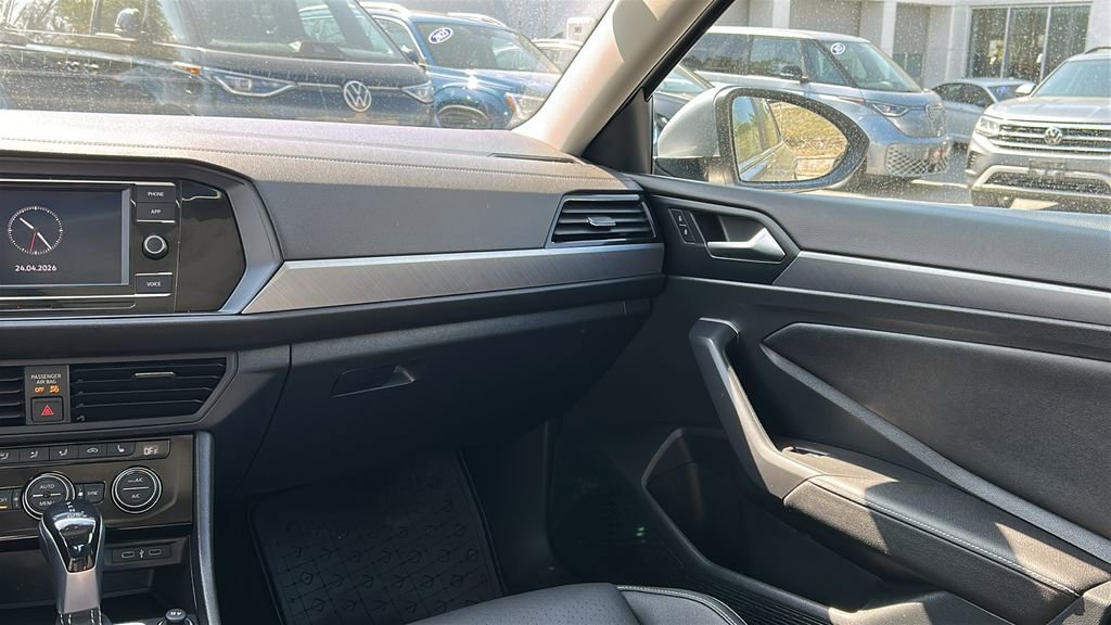 Used 2023 Volkswagen Jetta SE w/ Panoramic Sunroof Package FWD image 26