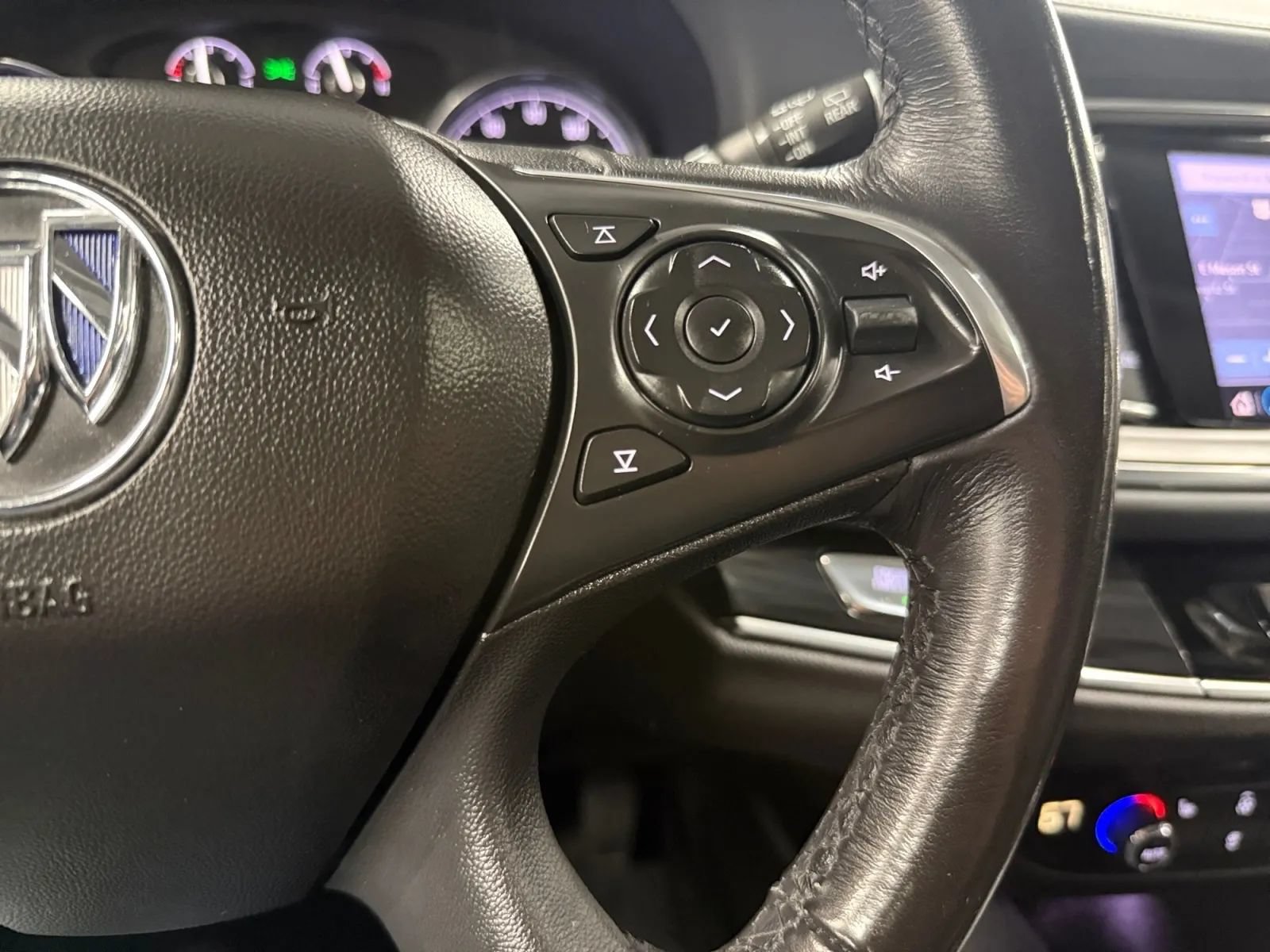 Used 2021 Buick Enclave Essence w/ Sound and Sites Package AWD/4WD image 26