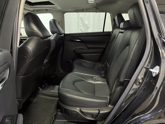 Certified 2022 Toyota Highlander XLE AWD/4WD image 12