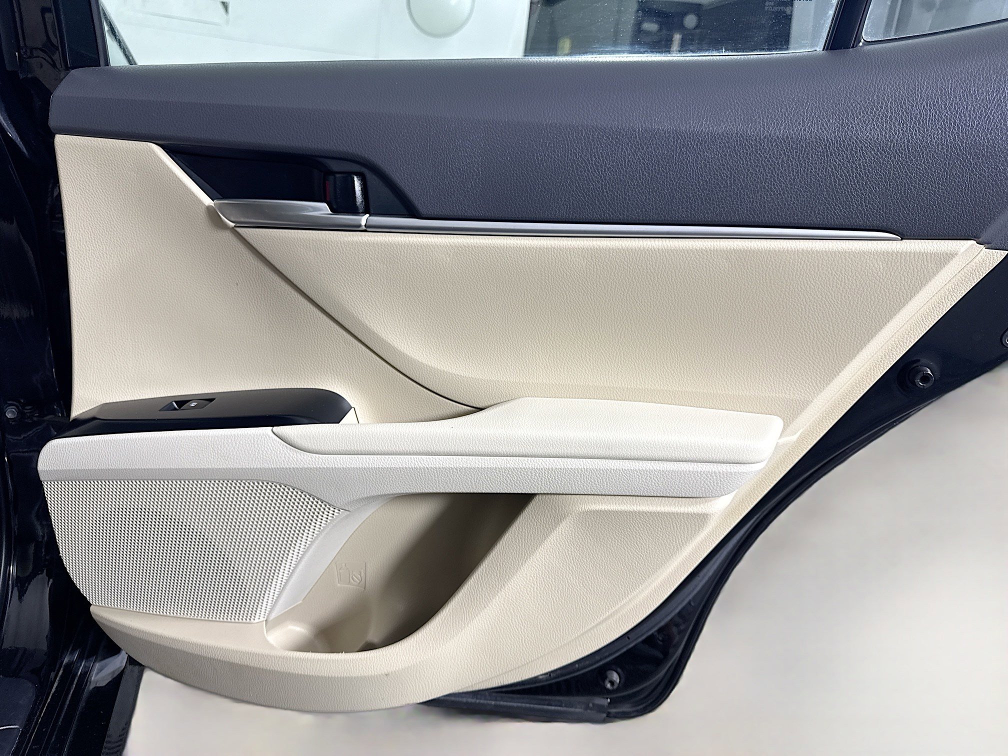 Used 2018 Toyota Camry LE w/ Convenience Package FWD image 28
