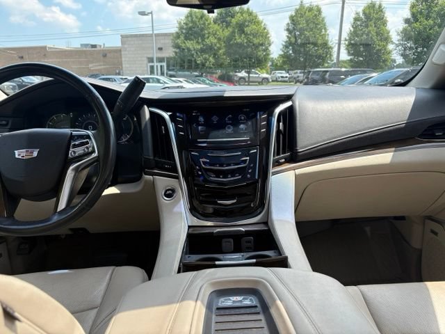 Used 2019 Cadillac Escalade Luxury AWD/4WD image 24