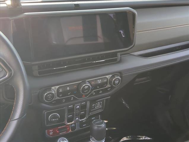 Used 2024 Jeep Gladiator Mojave AWD/4WD image 14