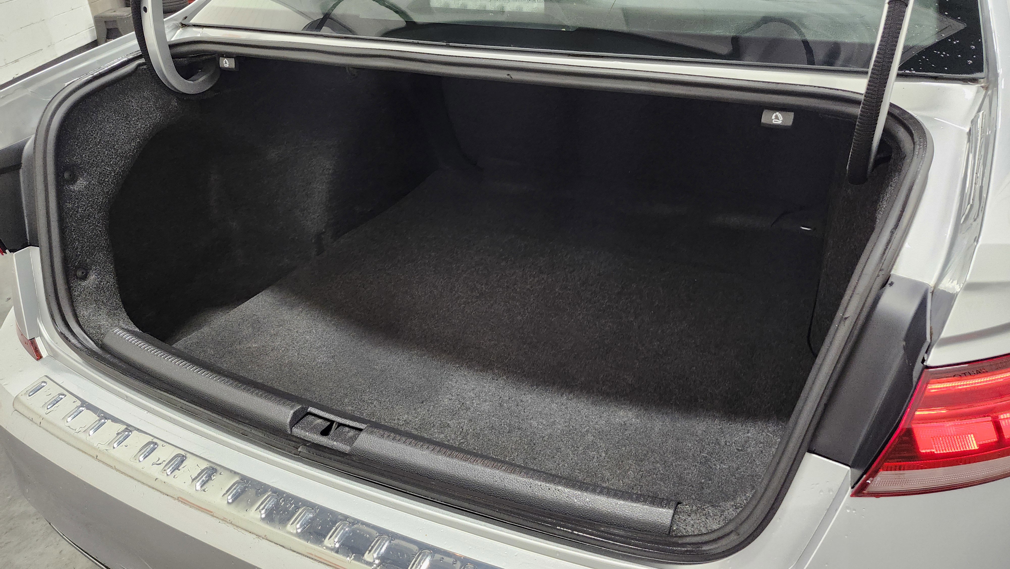 Used 2021 Volkswagen Passat 2.0T SE image 21