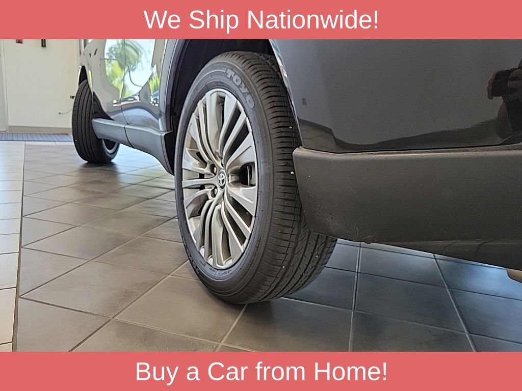 Used 2024 Toyota Venza XLE AWD/4WD image 17