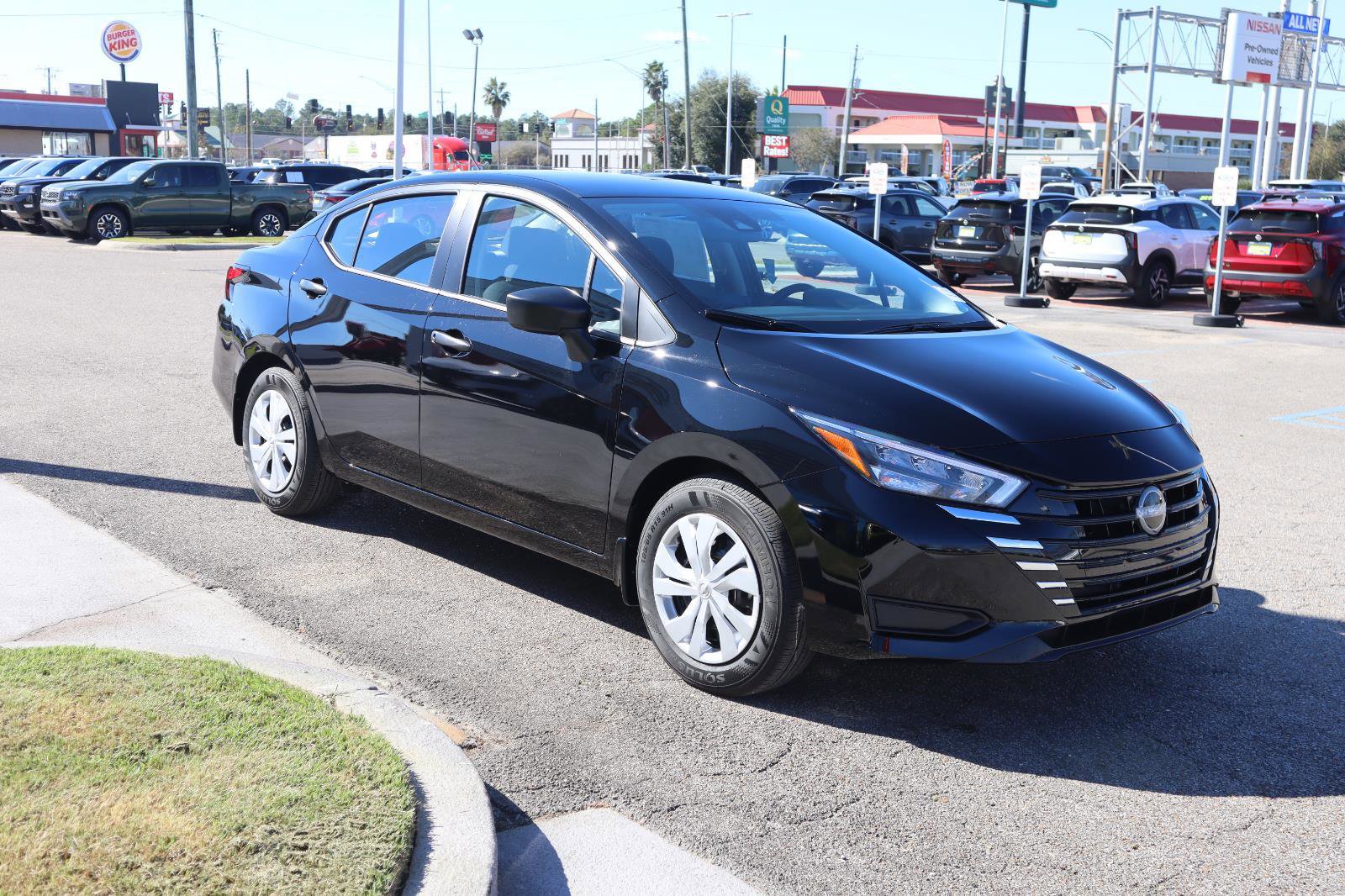 Used 2025 Nissan Versa S w/ Trunk Package image 9