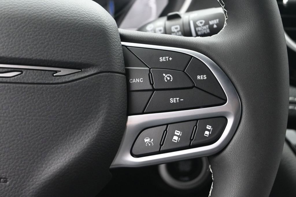 New 2027 Chrysler Pacifica Select FWD image 29