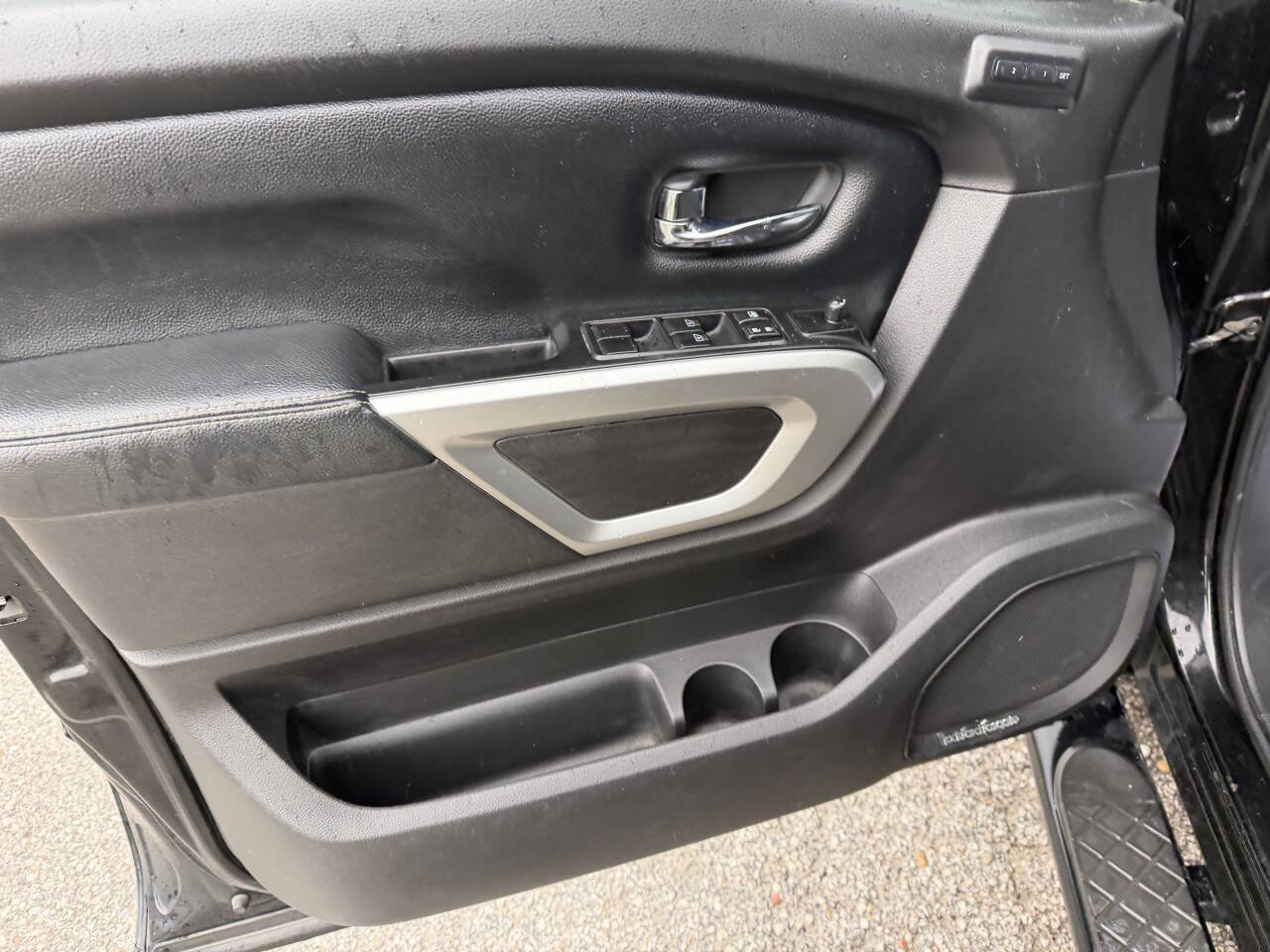 Used 2017 Nissan Titan PRO-4X w/ Pro-4x Convenience Package image 13