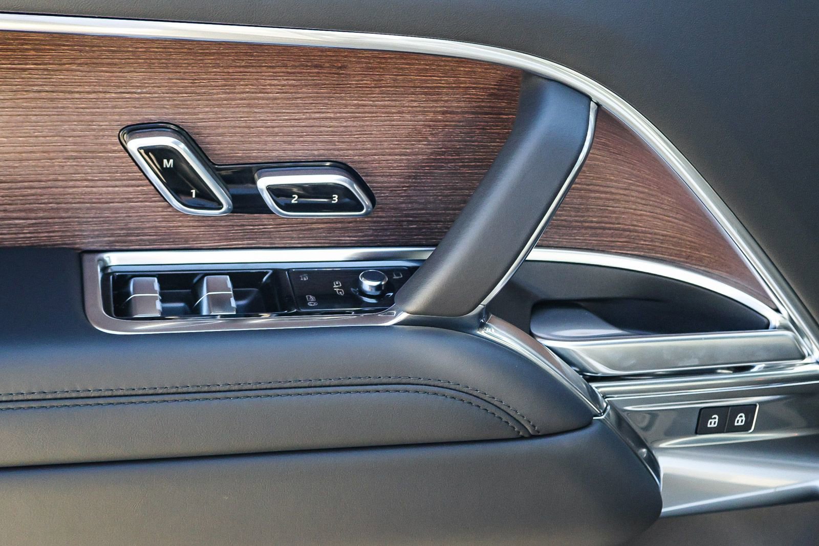 New 2025 Land Rover Range Rover SE image 33