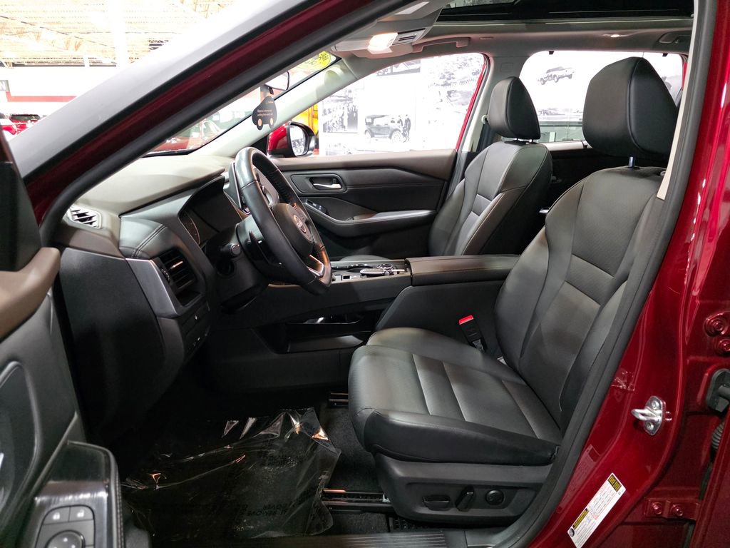 Used 2023 Nissan Rogue SV w/ SV Premium B Package image 14