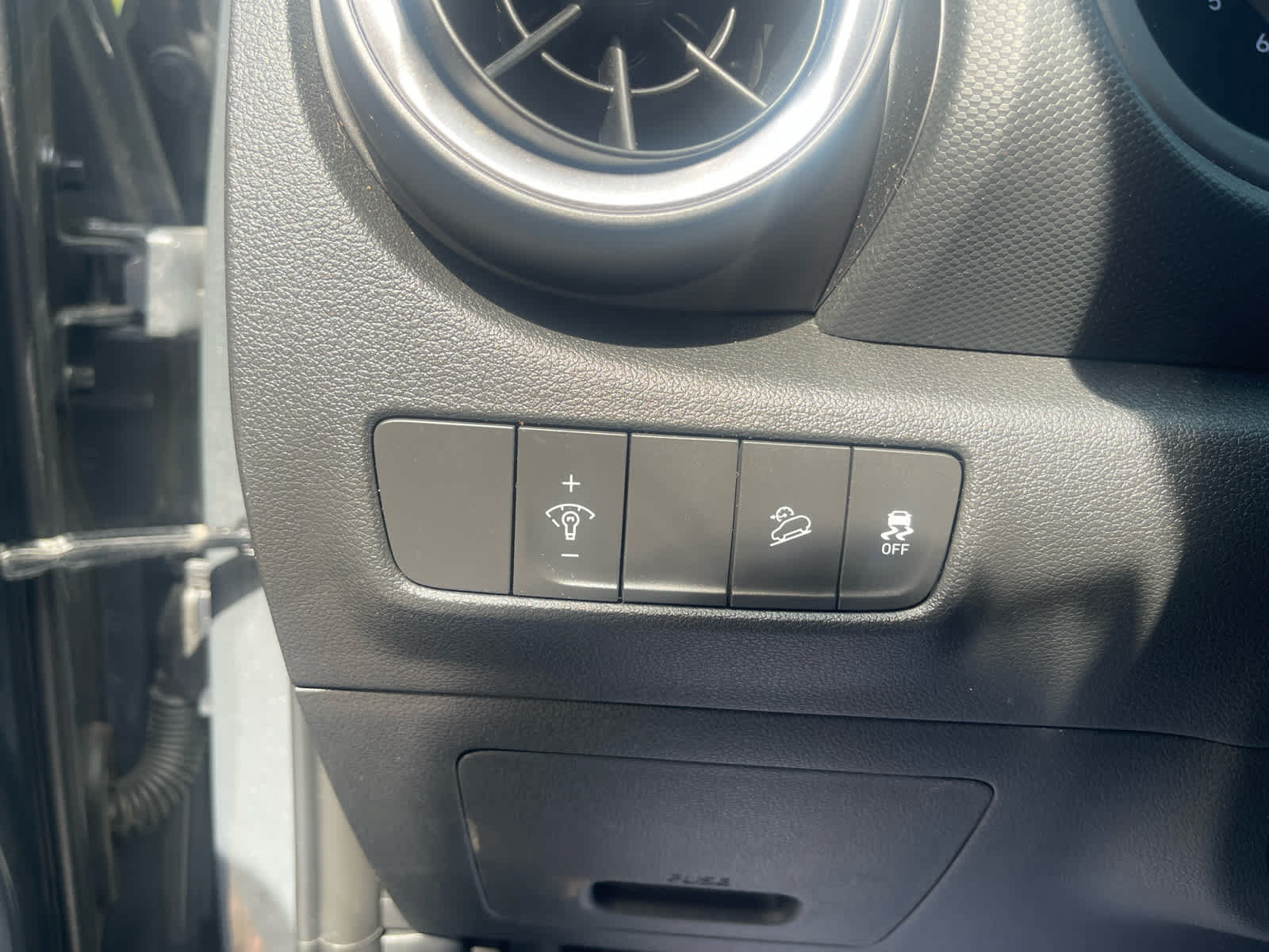 Used 2023 Hyundai Kona SEL AWD/4WD image 14