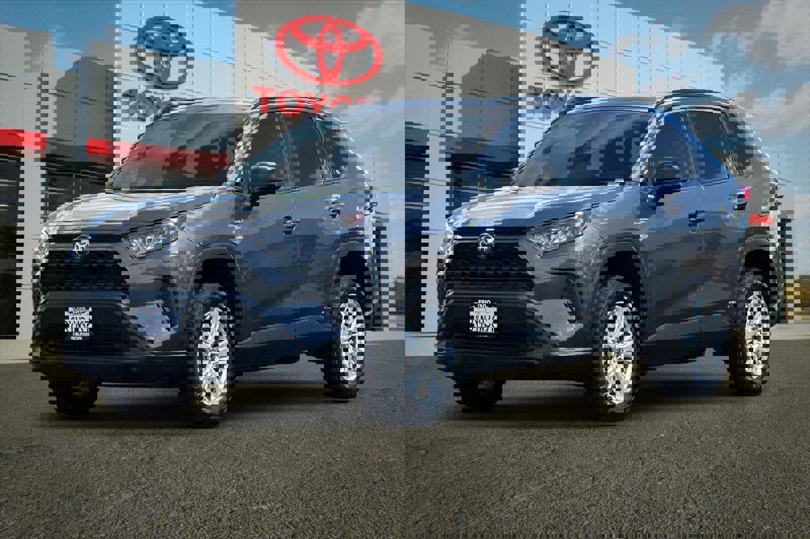 Used 2021 Toyota RAV4 LE AWD/4WD image 7