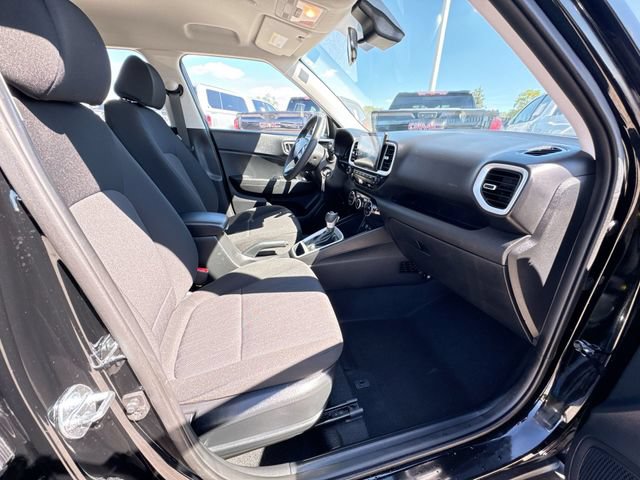 Used 2026 Hyundai Venue SE FWD image 27
