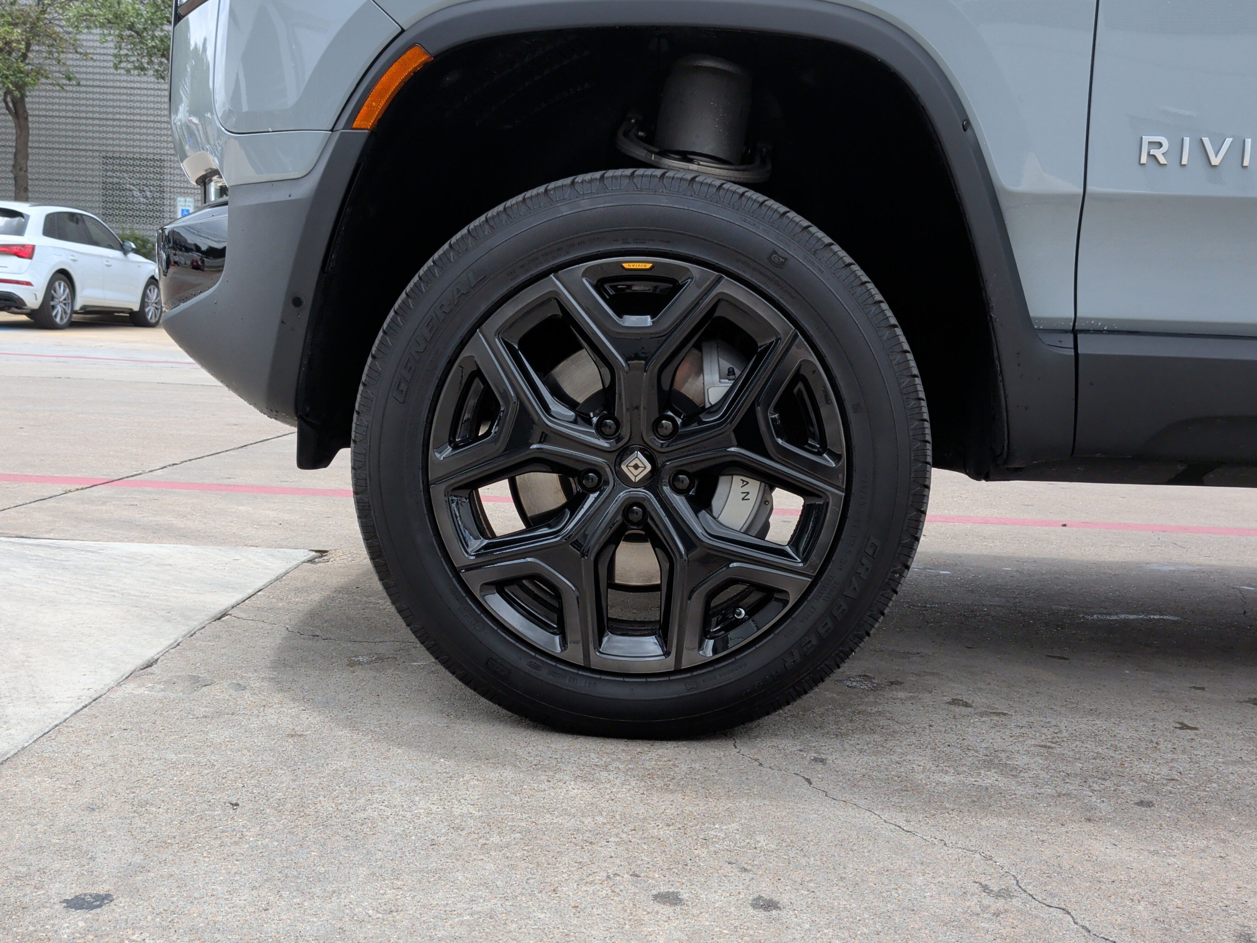 Used 2023 Rivian R1T Adventure image 12