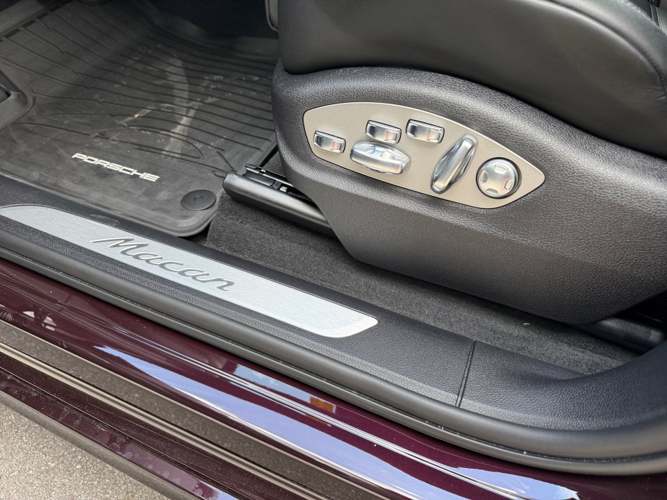 New 2026 Porsche Macan Turbo AWD/4WD image 25