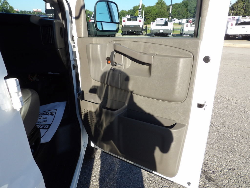 Used 2022 Chevrolet Express 2500 w/ Driver Convenience Package RWD image 32
