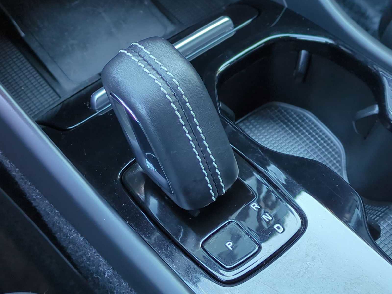 Used 2021 Volvo XC40 P8 Recharge w/ Advanced Package image 32