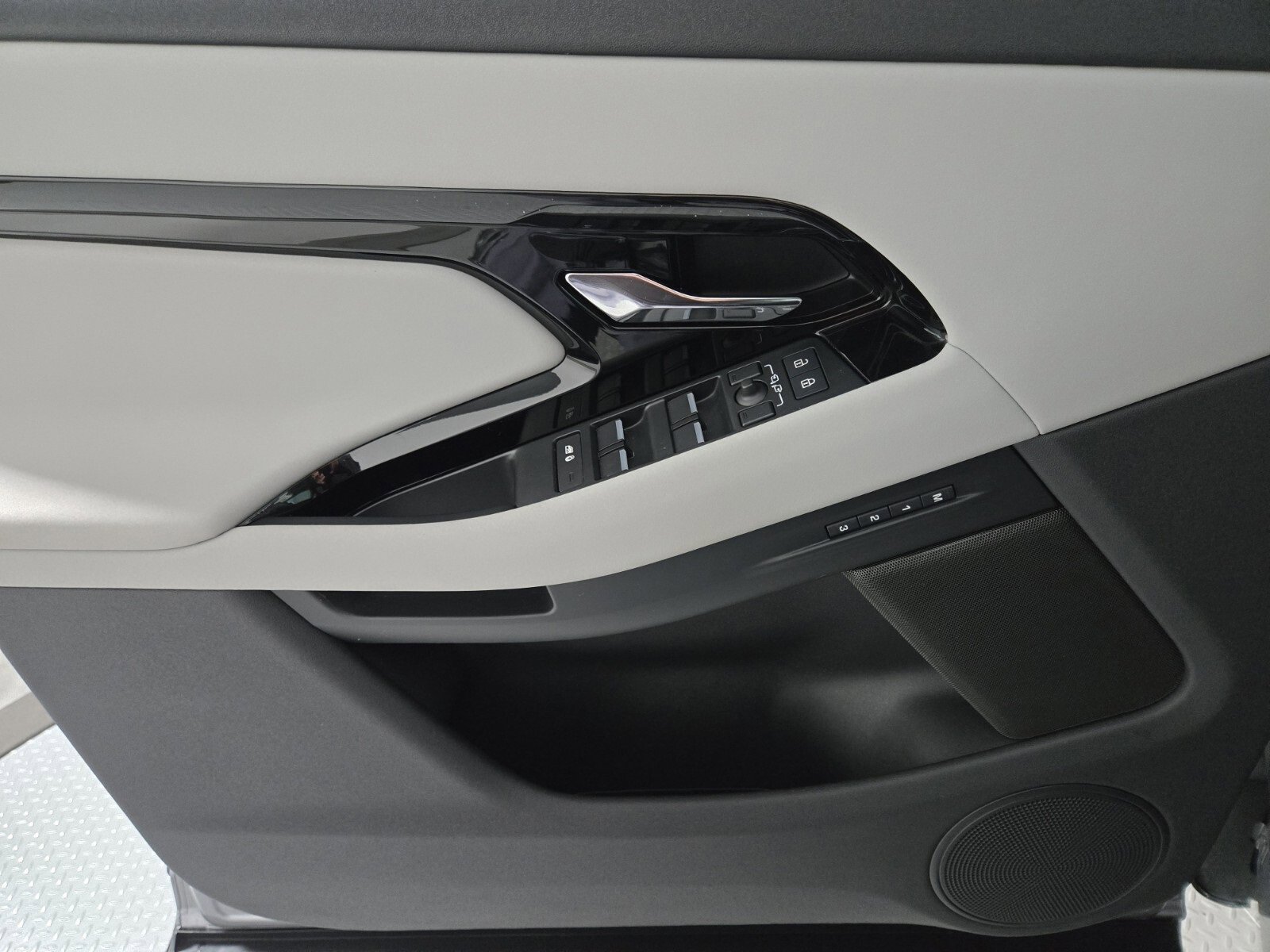 Used 2024 Land Rover Range Rover Evoque Dynamic SE image 20