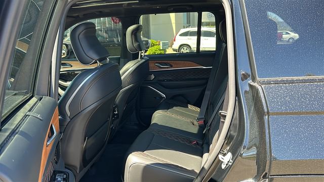 Used 2023 Jeep Grand Cherokee Summit AWD/4WD image 24
