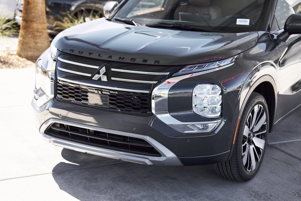 Used 2025 Mitsubishi Outlander SEL FWD image 5