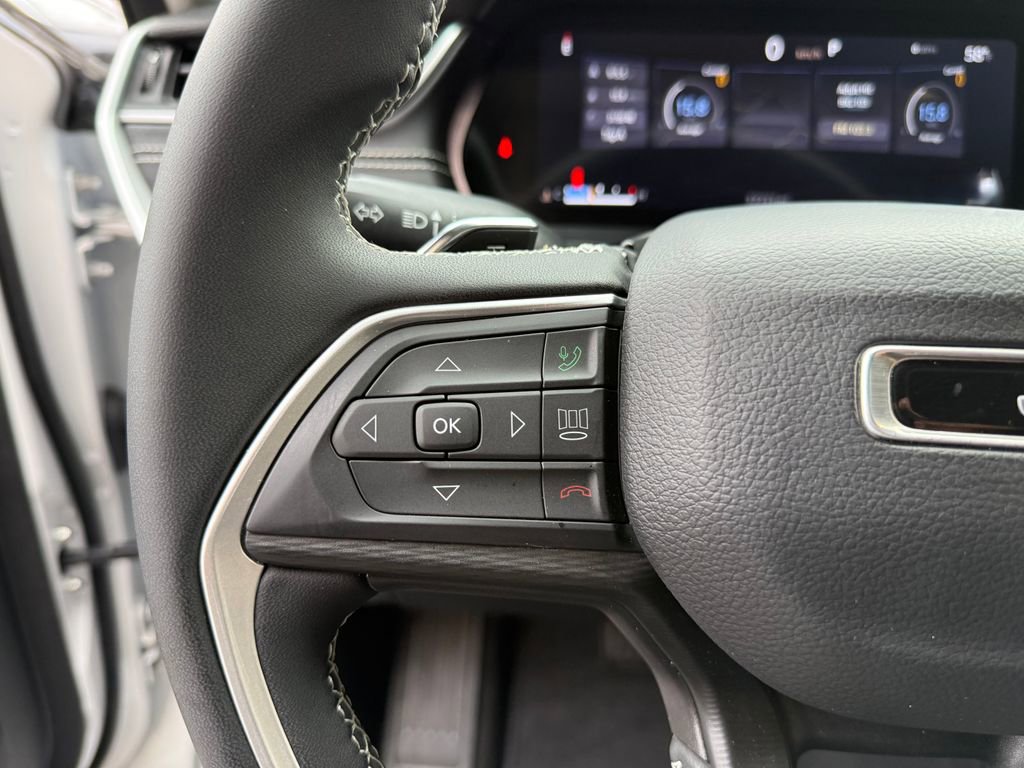 Used 2023 Jeep Grand Cherokee Laredo image 22