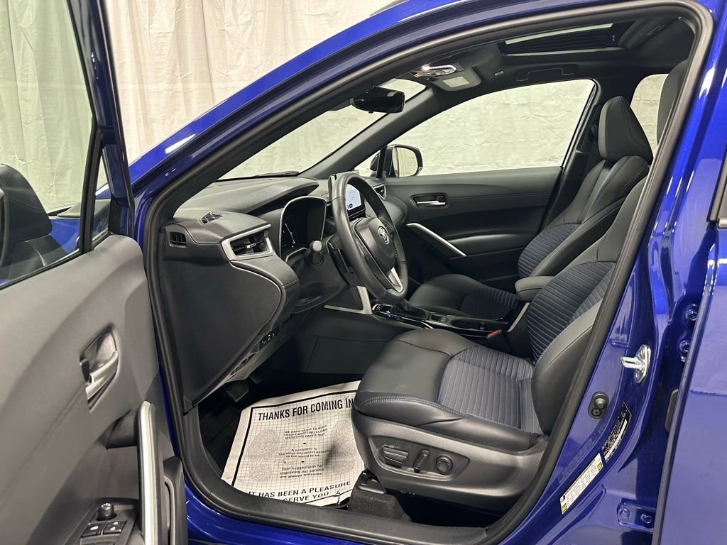 Used 2025 Toyota Corolla Cross XSE w/ Convenience Package image 10