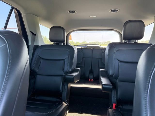 Used 2023 Ford Explorer XLT w/ Equipment Group 202A AWD/4WD image 16