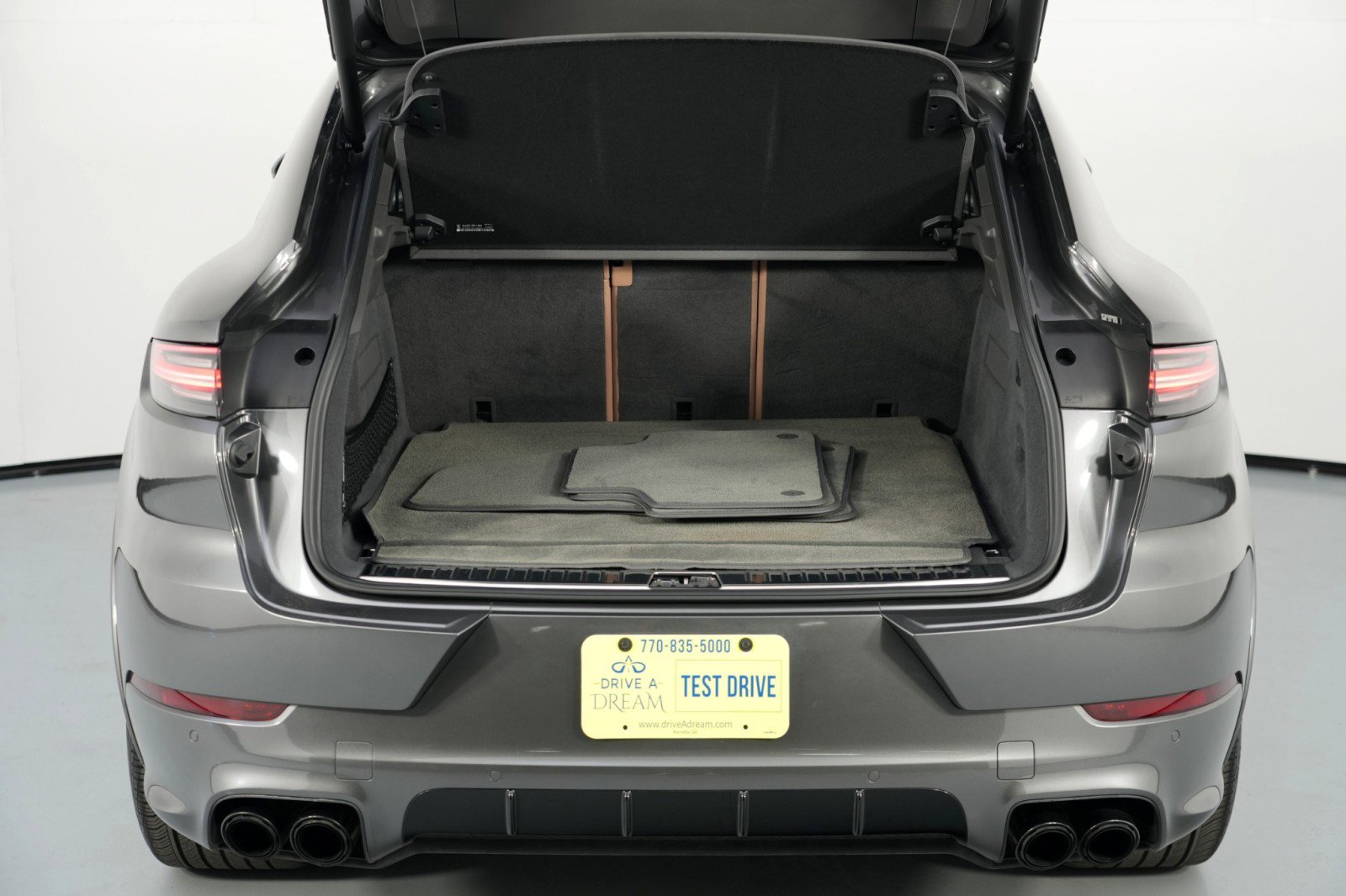 Used 2022 Porsche Cayenne Turbo S image 10