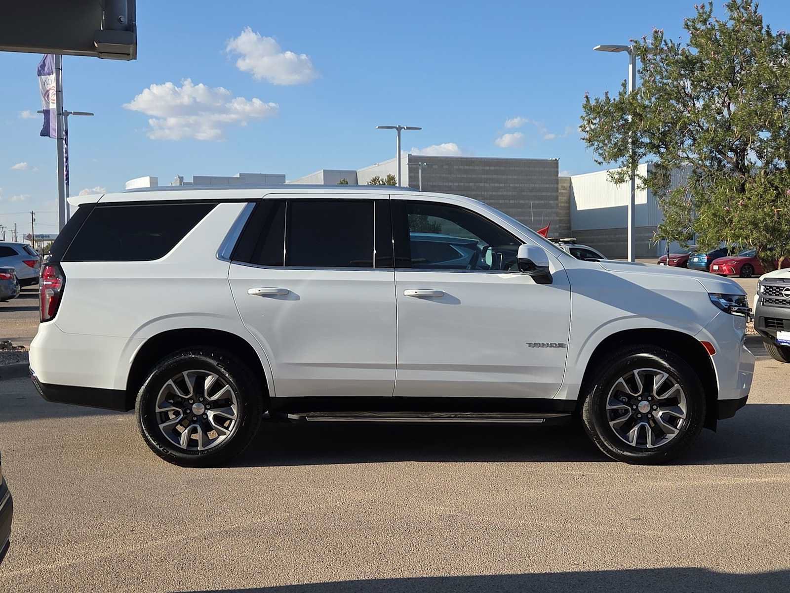 Used 2024 Chevrolet Tahoe LT w/ Luxury Package RWD image 9