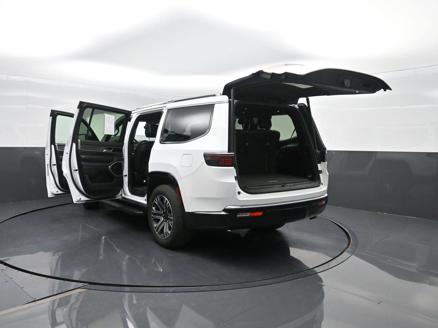 Used 2024 Jeep Wagoneer Series II image 49