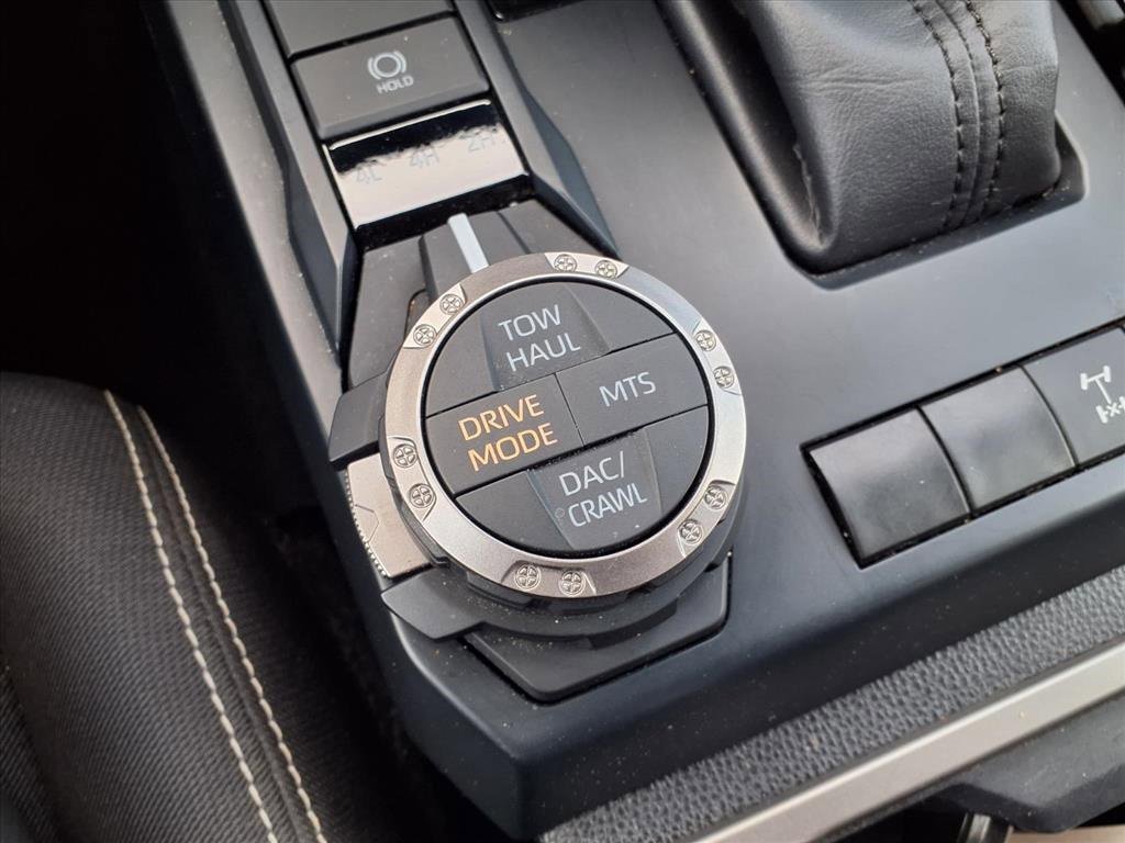 Used 2024 Toyota Tacoma TRD Off-Road image 9