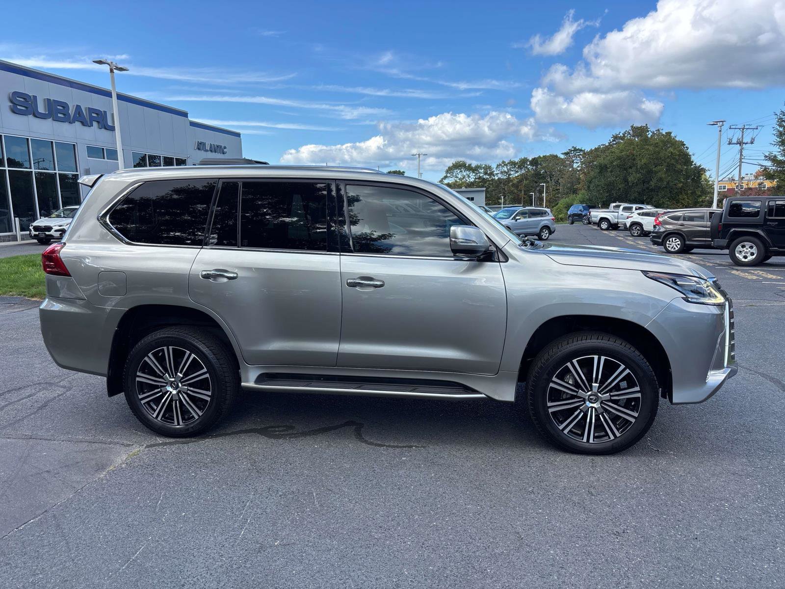 Used 2021 Lexus LX 570 4WD w/ Luxury Package image 2
