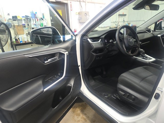 Used 2025 Toyota RAV4 XLE AWD/4WD image 18